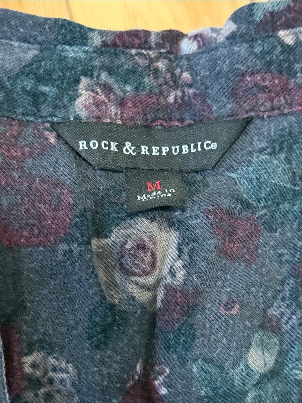 Rock & Republic Floral Button-Front Shirt Jacket in Black and Burgundy Size M - Picture 3 of 7